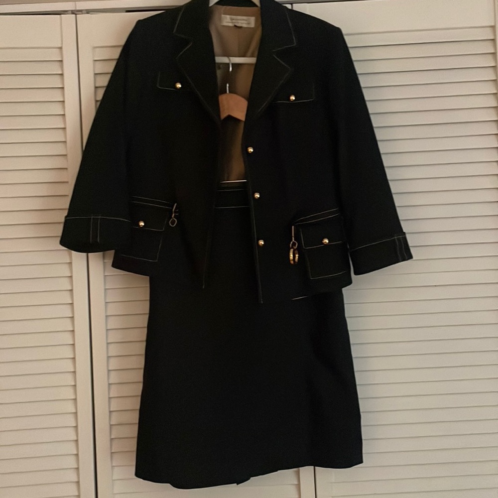 All business navy blue blazer/skirt combo by Tahari